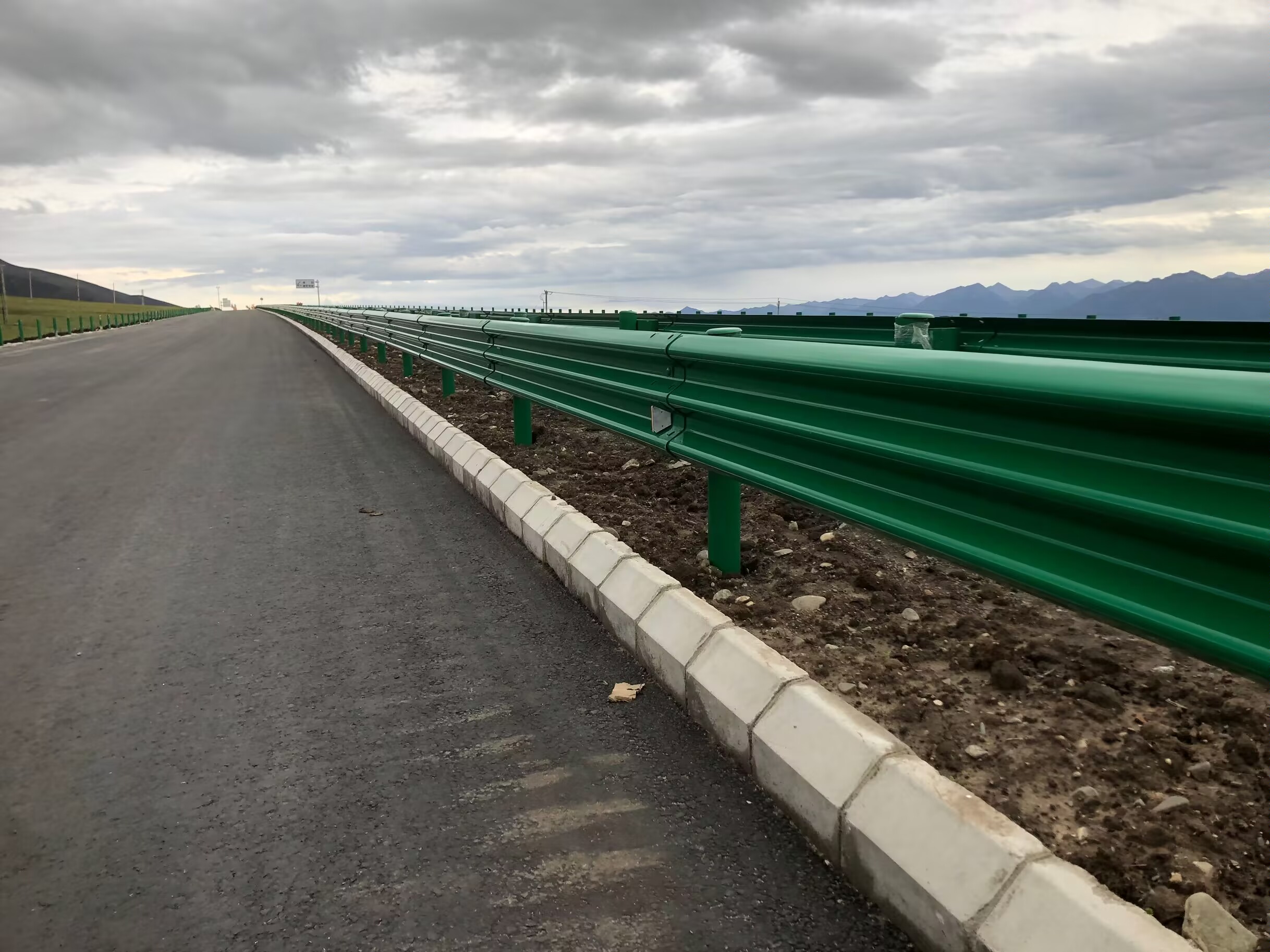 东阳市乡村公路波形护栏热镀锌喷塑波形护栏 - 推荐